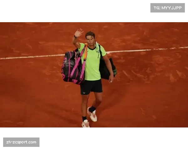 迈阿密赛场惊现“网球锦鲤”，球迷帽子连续接住两次界外球